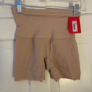 NWT Spanx Shape My Day Girl Short, Small